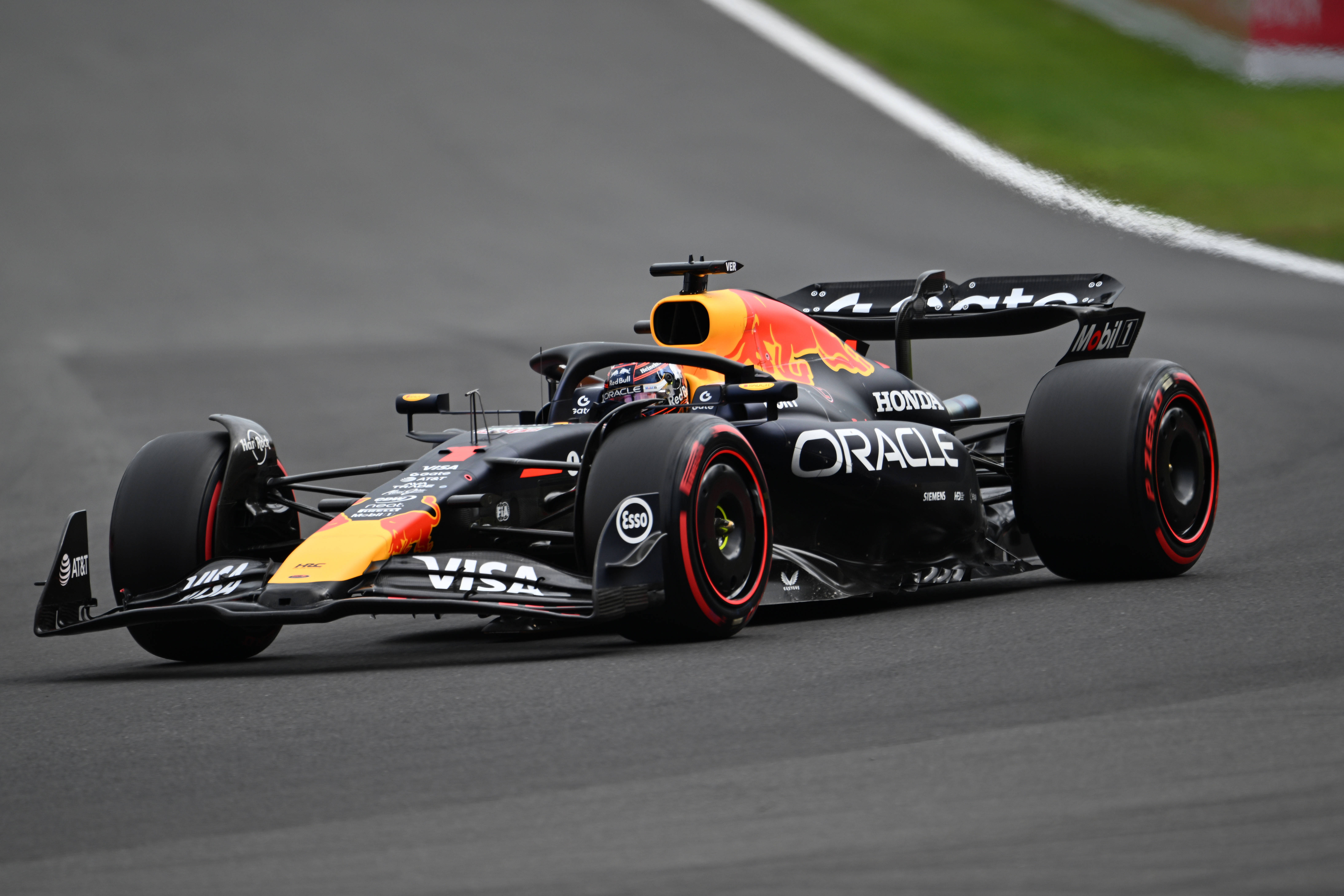 红牛车队险胜雷诺车队,勒克莱尔统治全场 红牛车队险胜雷诺车队,勒克莱尔统治全场