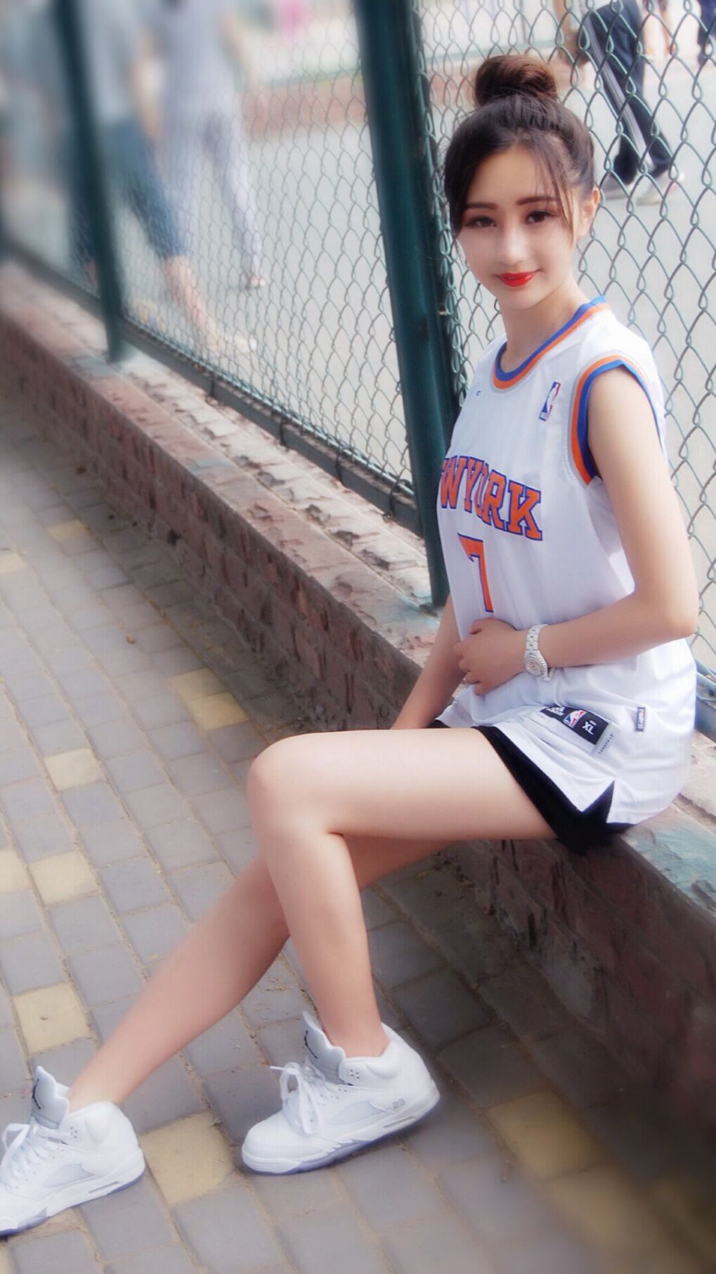 当莫兰特在伯纳乌跳起太空步,绿茵圣殿的篮球诗人,欧冠之夜的跨界神迹