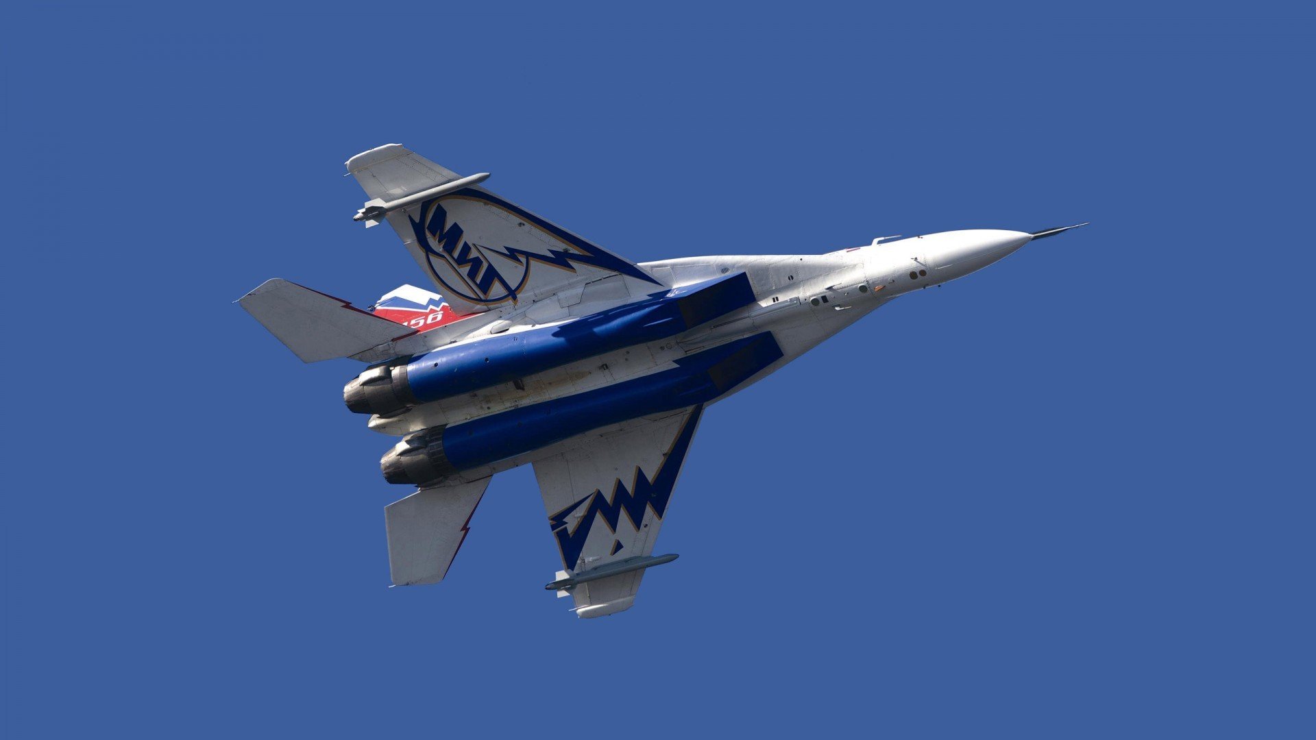 双城记,英超争冠焦点战与拜仁力克AC米兰的胜利哲学